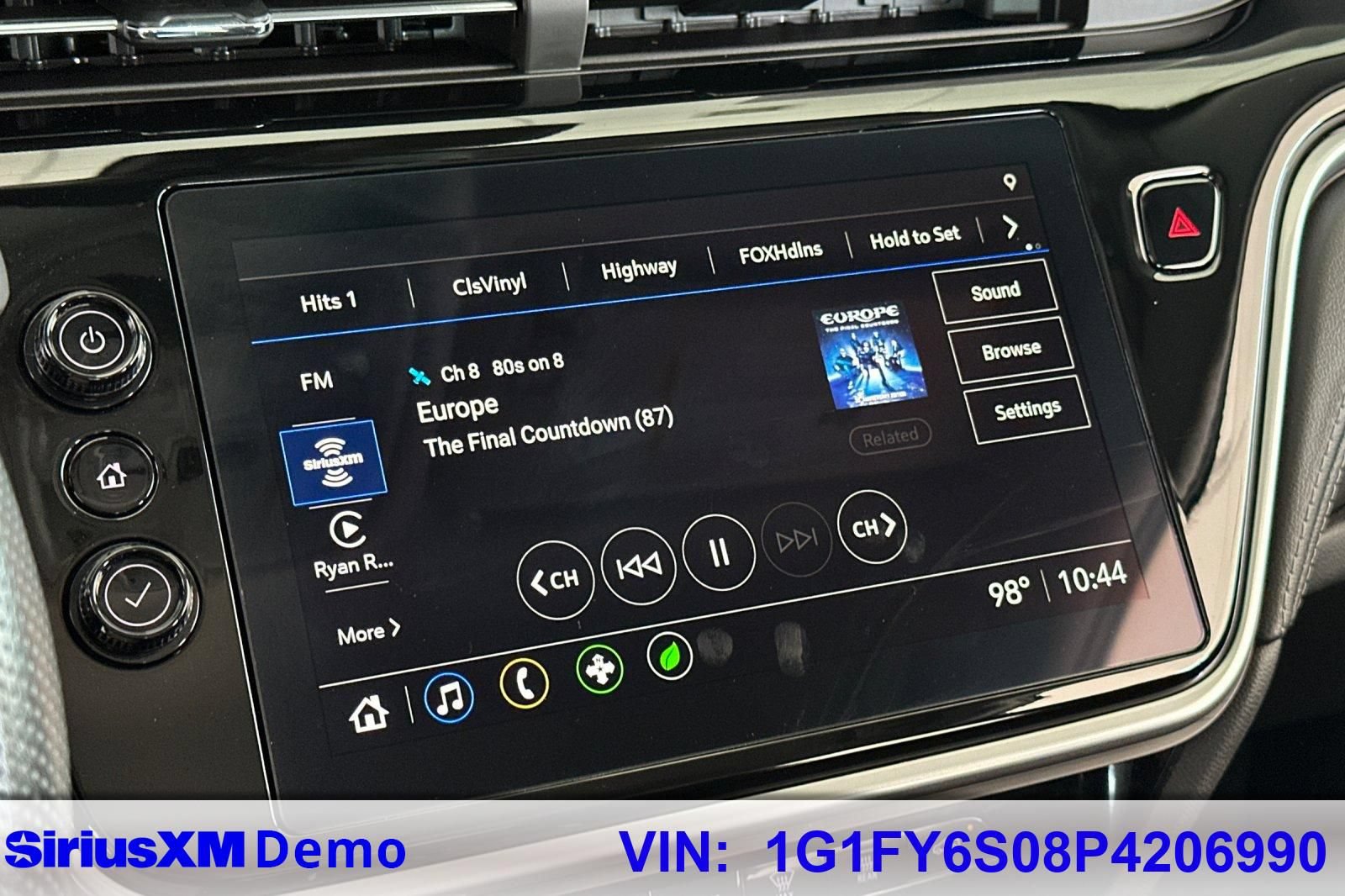 Used 2023 Chevrolet Bolt EUV LT FWD image 38