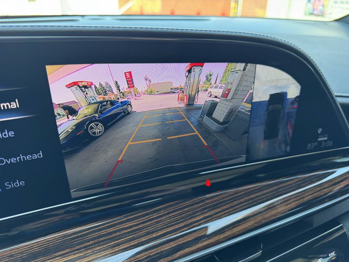 Used 2021 Cadillac Escalade Premium Luxury w/ Driver Assist Tech Package AWD/4WD image 31