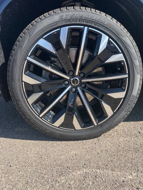 New 2026 Volvo XC90 B6 Plus w/ Protection Package Premier AWD/4WD image 33