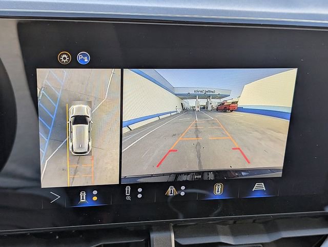 New 2026 Chevrolet Equinox LT w/ Safety and Technology Package FWD image 23