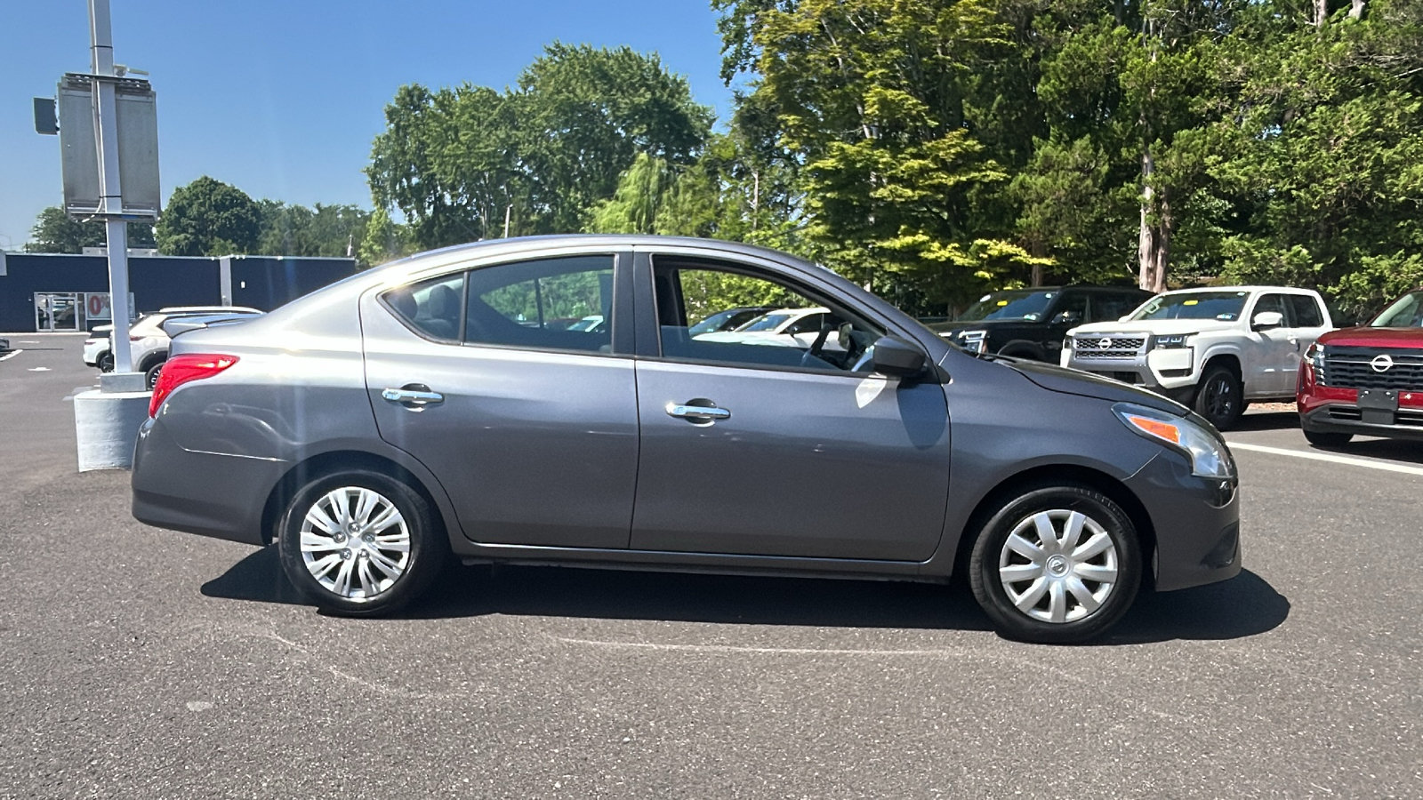 Used 2017 Nissan Versa SV FWD image 8