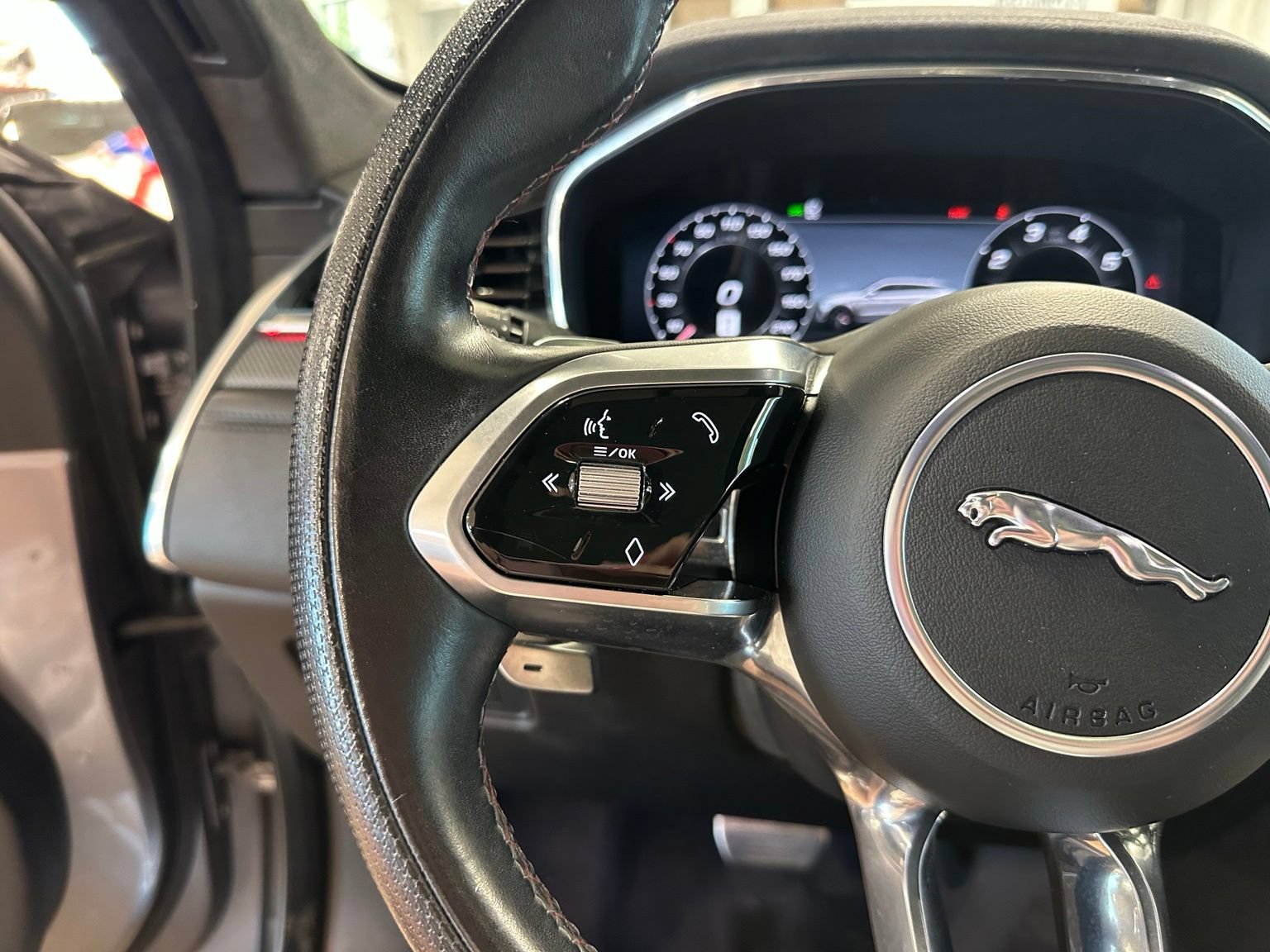 Used 2023 Jaguar F-PACE SVR AWD/4WD image 21