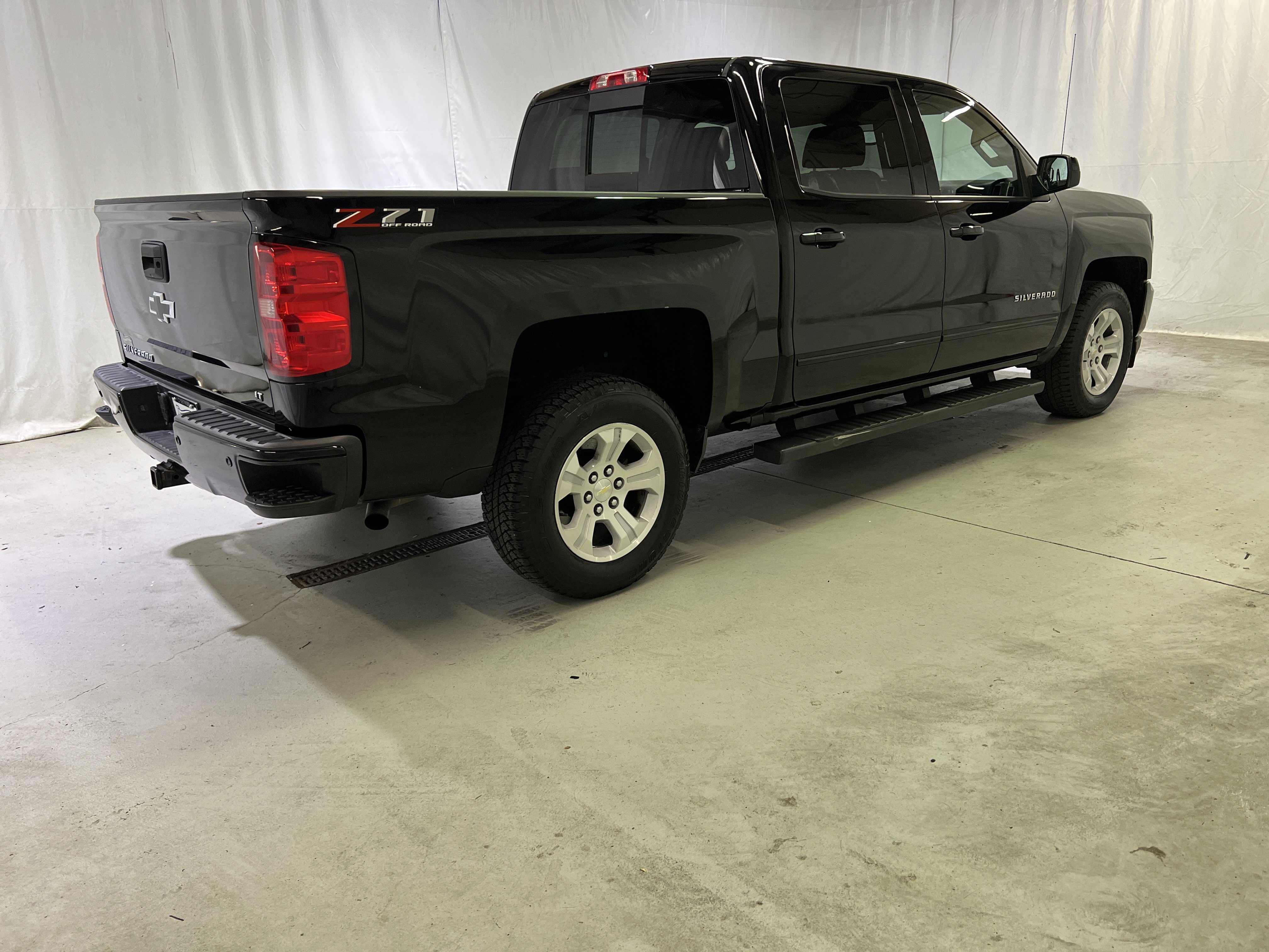 Used 2018 Chevrolet Silverado 1500 LT w/ All Star Edition AWD/4WD image 11