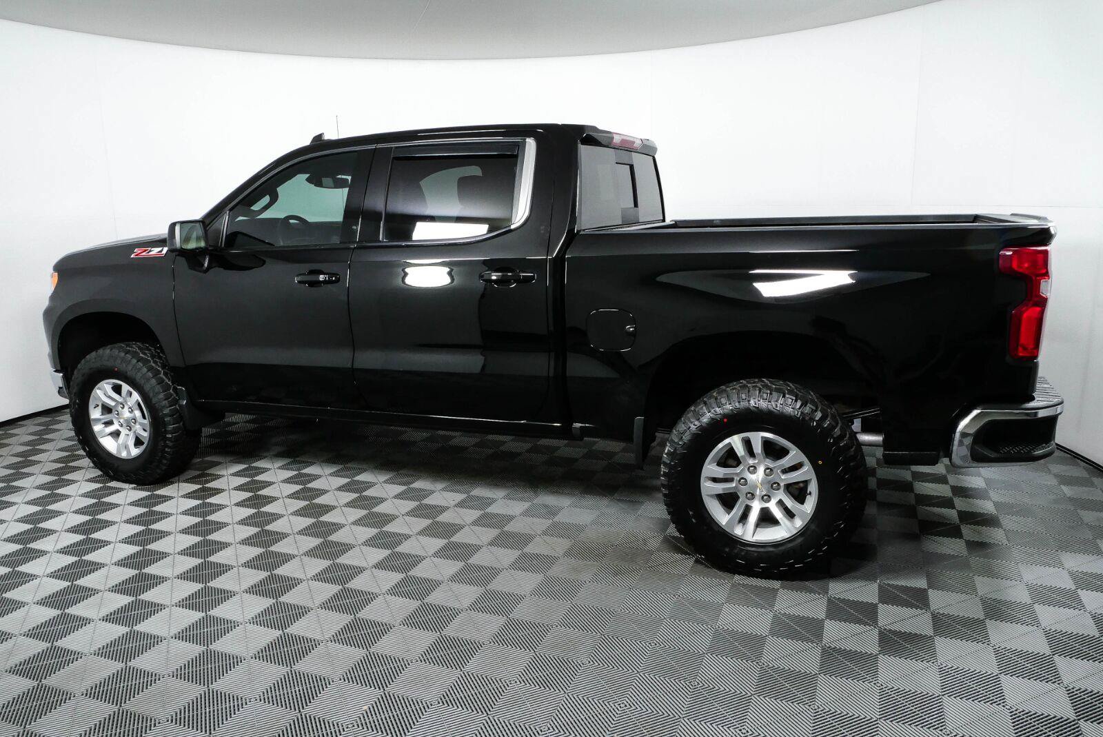 Used 2022 Chevrolet Silverado 1500 LTZ w/ LTZ Convenience Package II AWD/4WD image 30