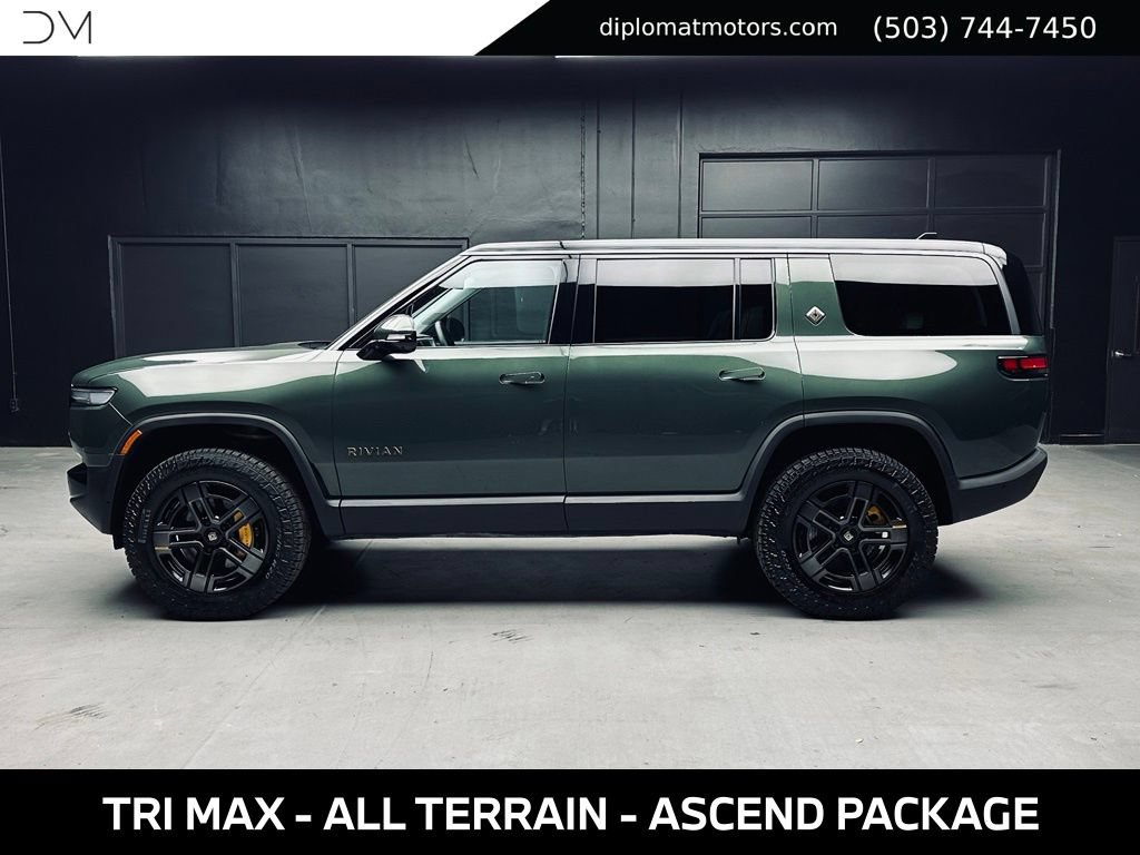 Used 2025 Rivian R1S Premium AWD/4WD image 3