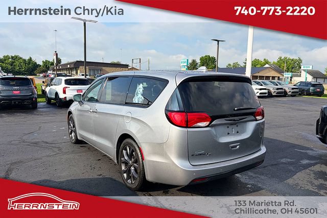 Used 2018 Chrysler Pacifica Touring Plus w/ S Appearance Package FWD image 6