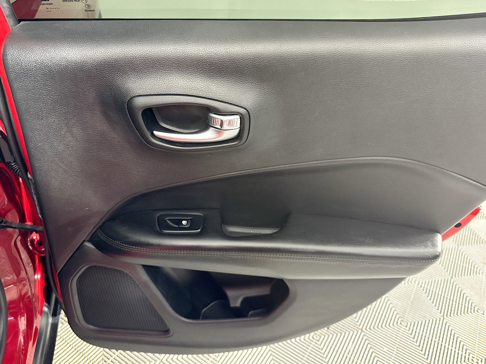 Used 2019 Jeep Compass Latitude FWD image 27