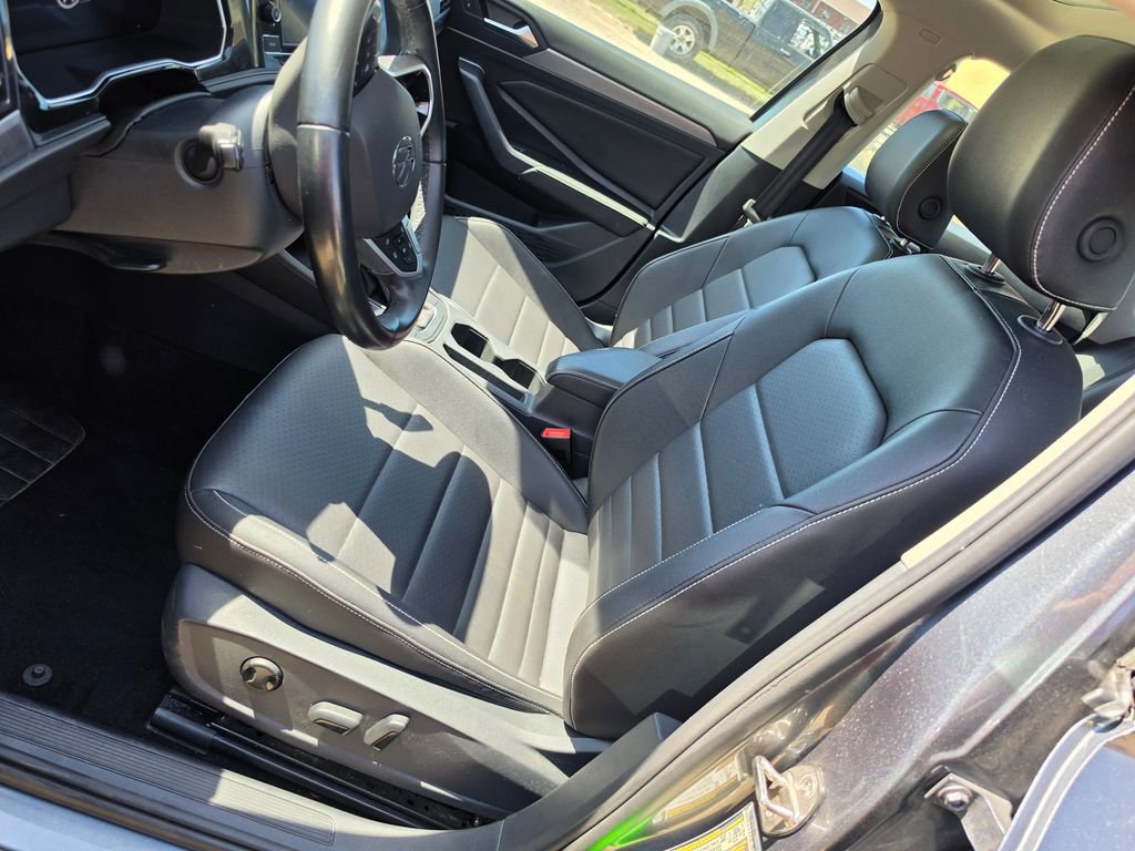 Used 2024 Volkswagen Jetta SE FWD image 6