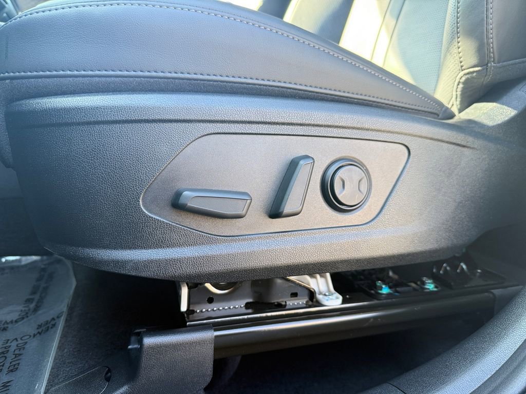 Certified 2025 Kia Sorento S image 12