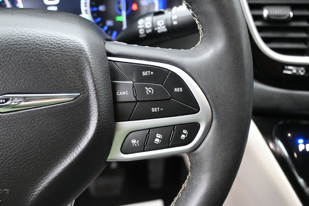 Used 2024 Chrysler Pacifica Touring-L FWD image 14