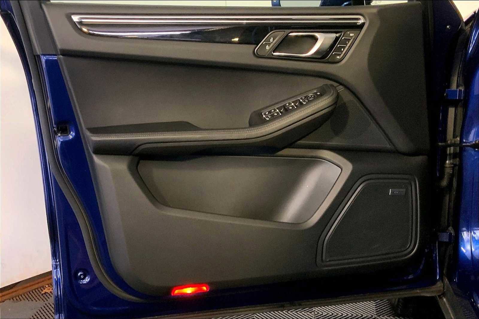 Certified 2024 Porsche Macan image 25