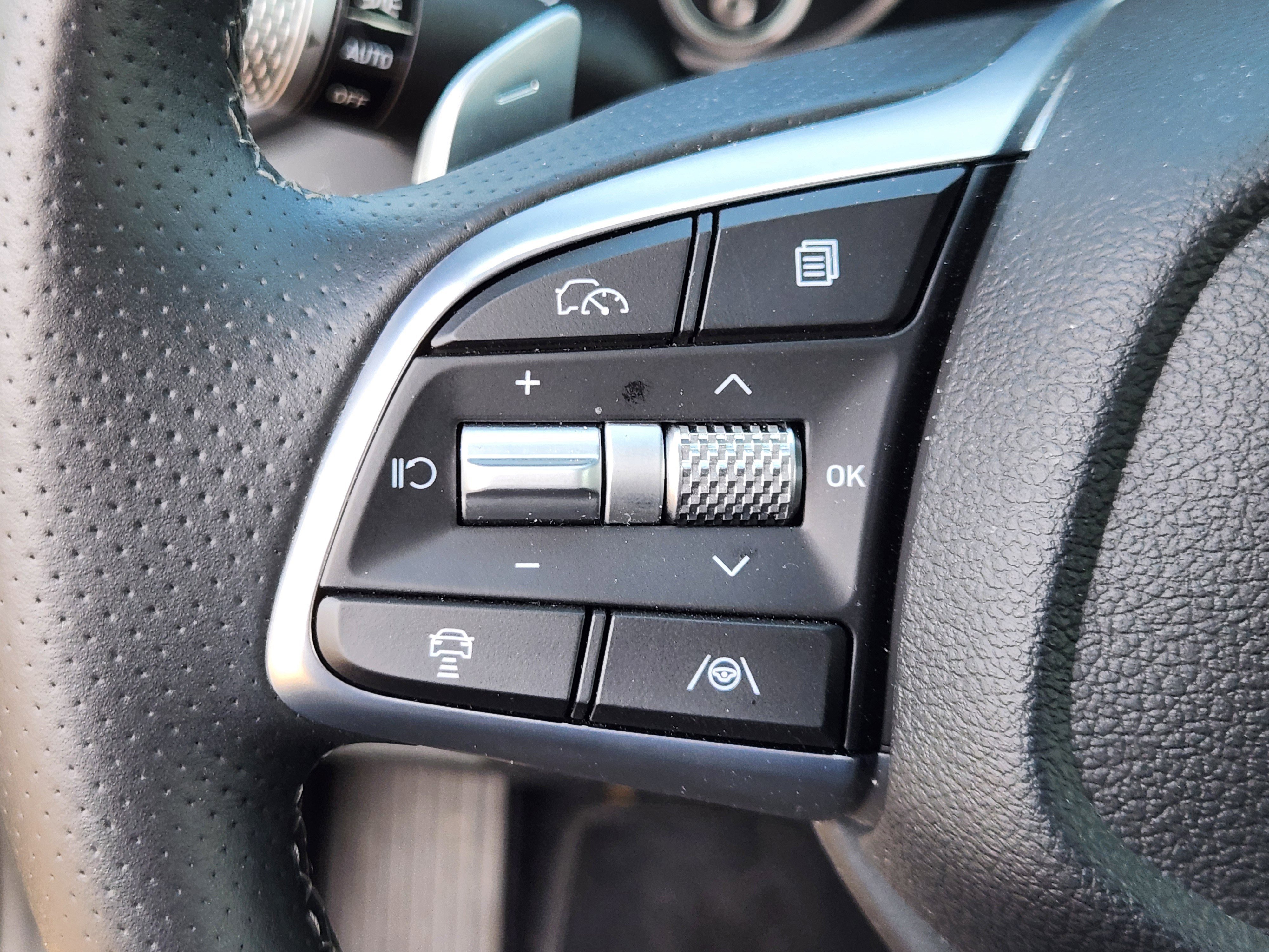 Used 2025 Genesis G70 2.5T RWD image 23