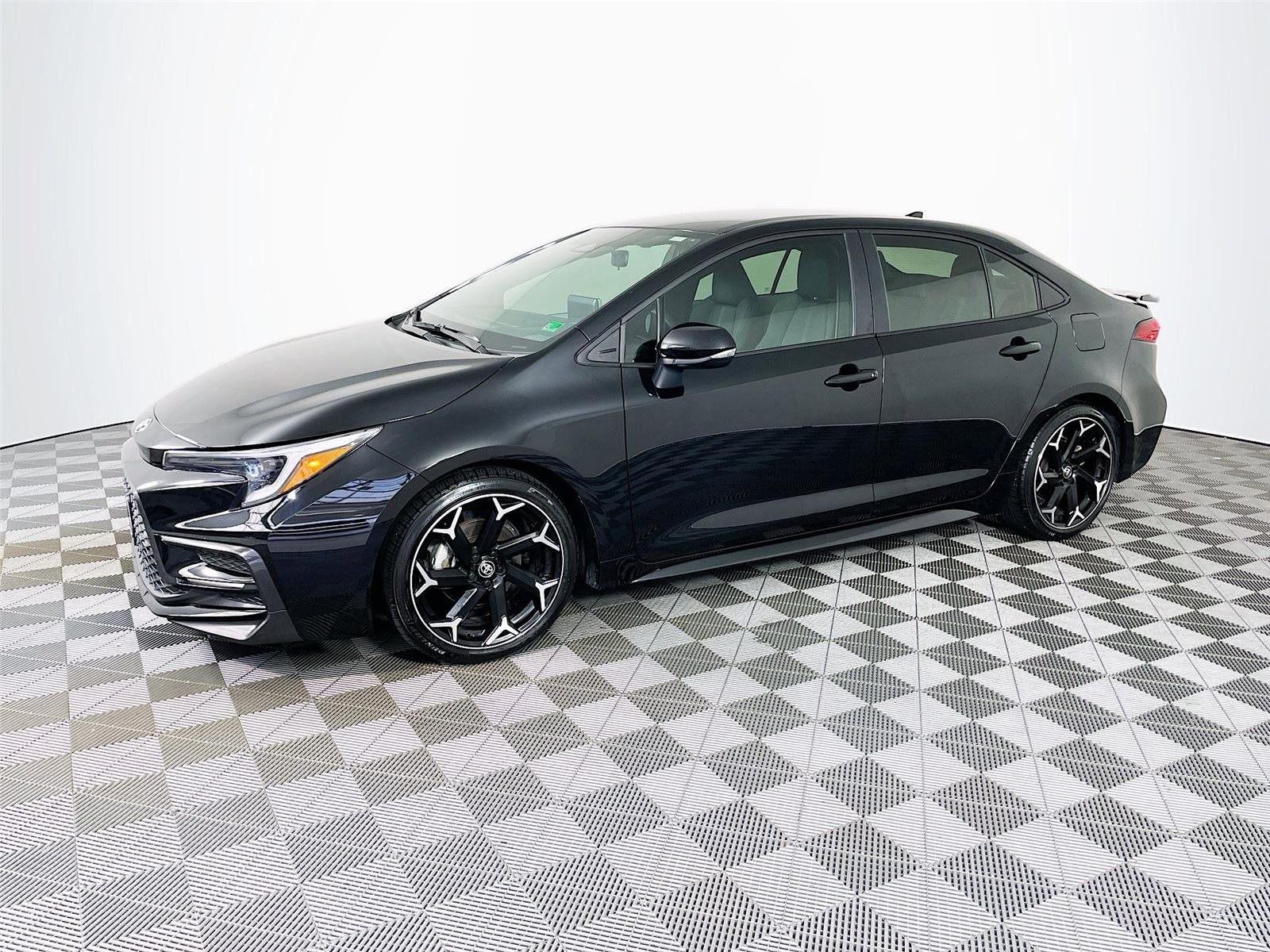 Used 2025 Toyota Corolla FX w/ Convenience Package image 4