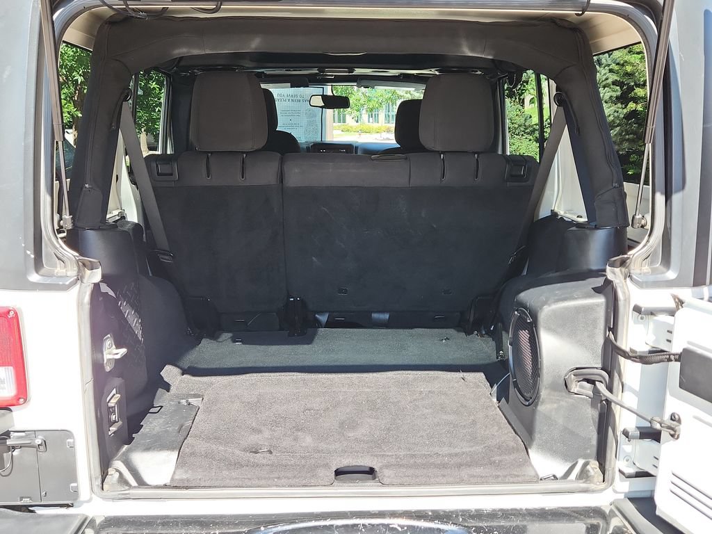 Used 2014 Jeep Wrangler Unlimited Sahara AWD/4WD image 12