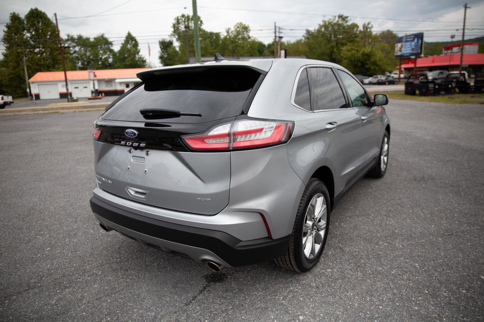 Used 2024 Ford Edge Titanium image 3
