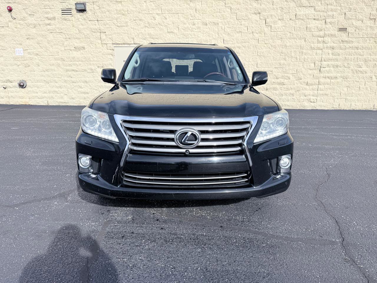 Used 2013 Lexus LX 570 4WD w/ Luxury Pkg image 8