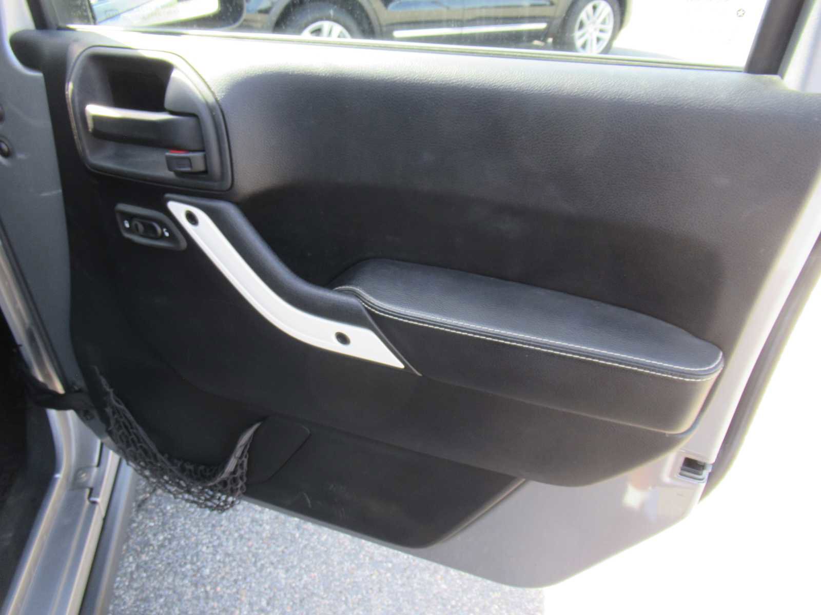 Used 2014 Jeep Wrangler Polar Edition image 15