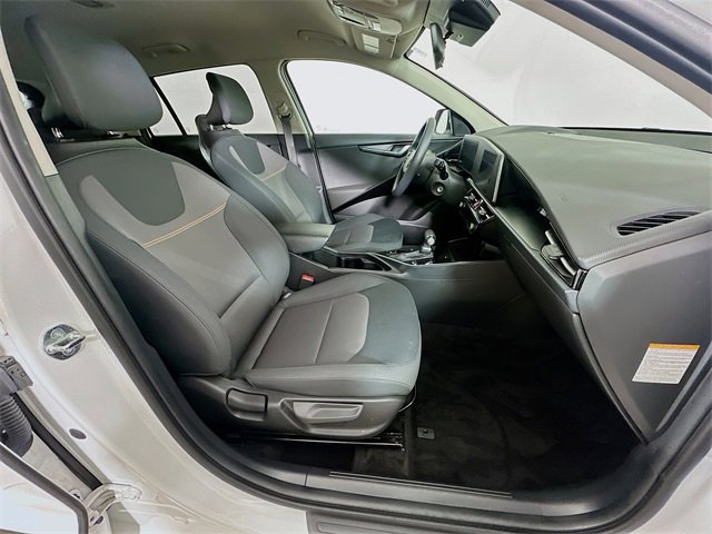 Used 2024 Kia Niro LX image 5