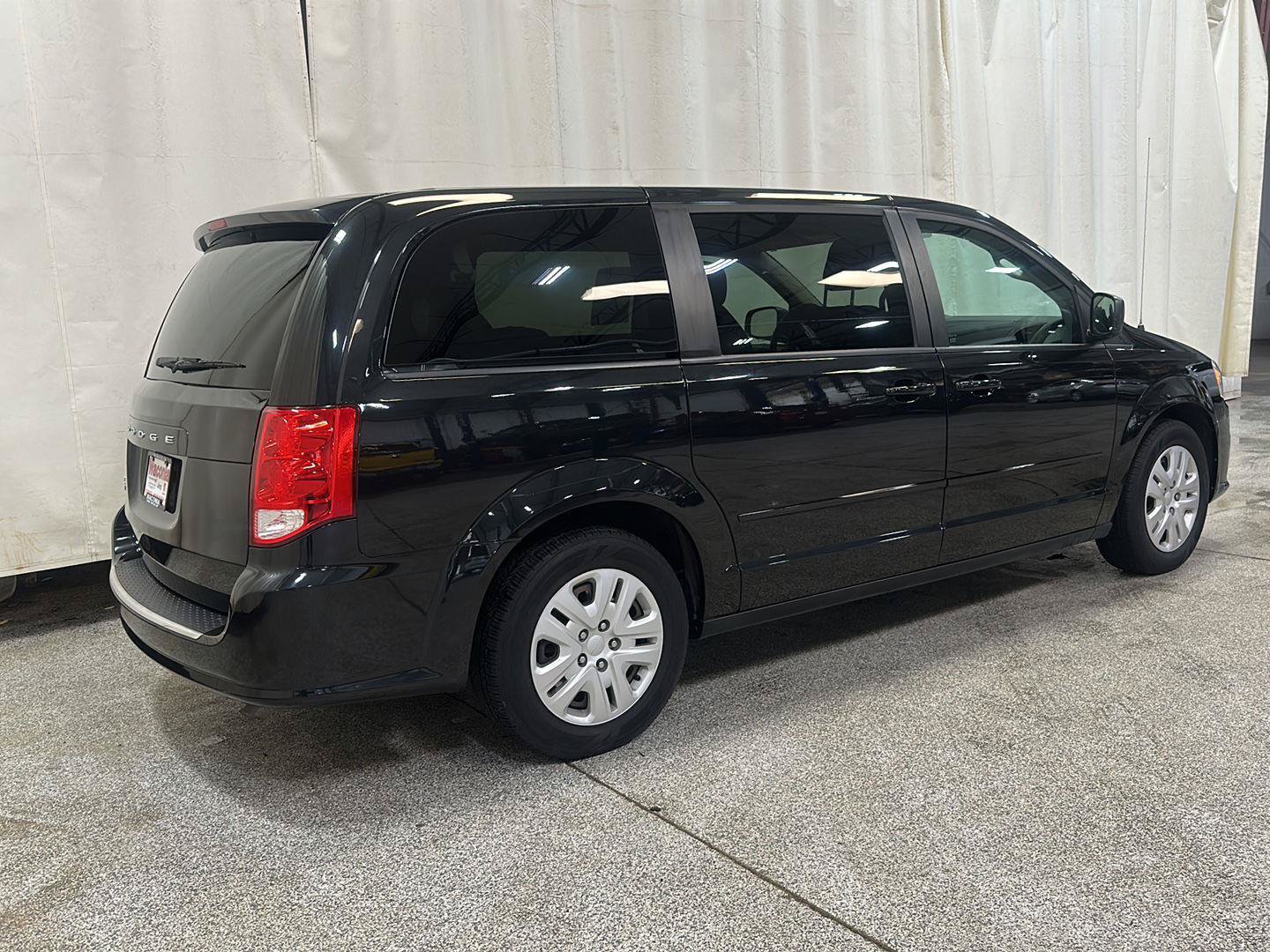 Used 2015 Dodge Grand Caravan SE w/ Quick Order Package 29E SE FWD image 5