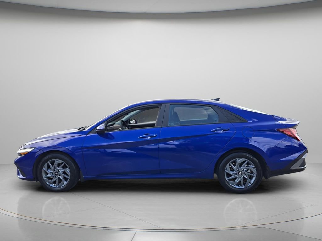 Certified 2024 Hyundai Elantra SEL FWD image 3