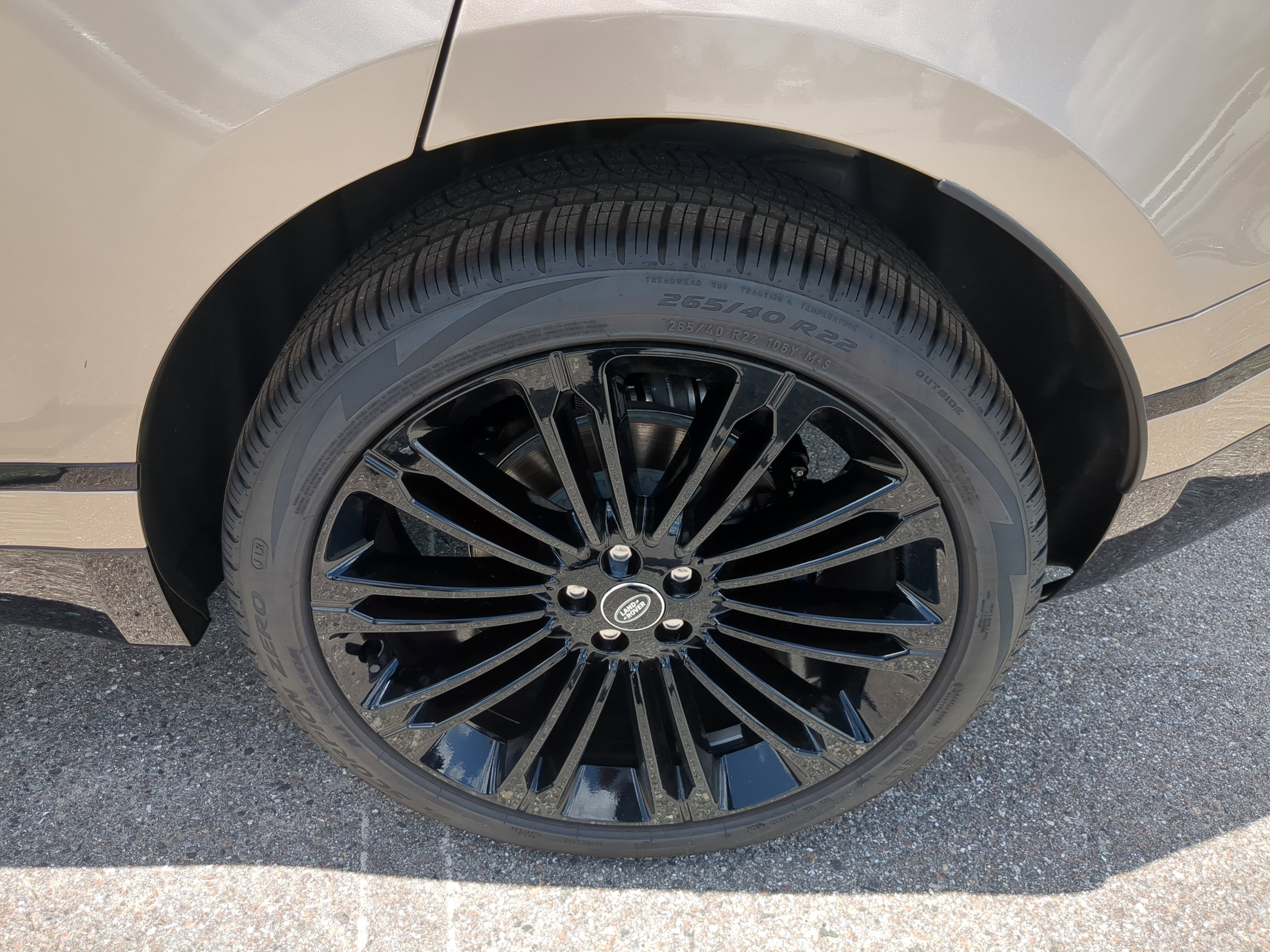 New 2026 Land Rover Range Rover Velar Dynamic SE image 32