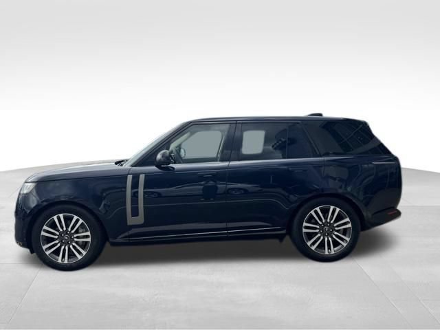 Used 2023 Land Rover Range Rover SE AWD/4WD image 4
