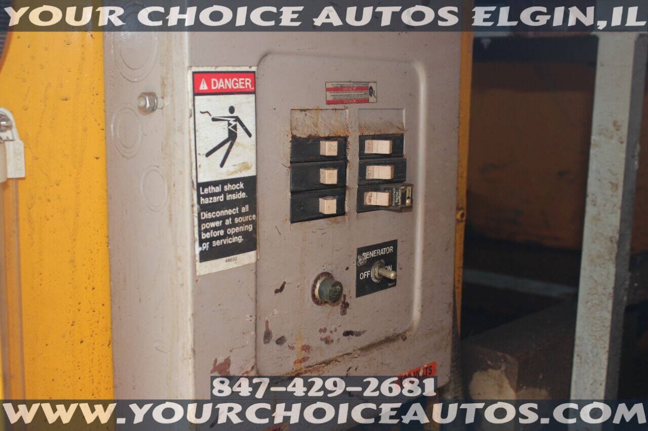 Used 2009 Ford F550 2WD Regular Cab Super Duty image 21