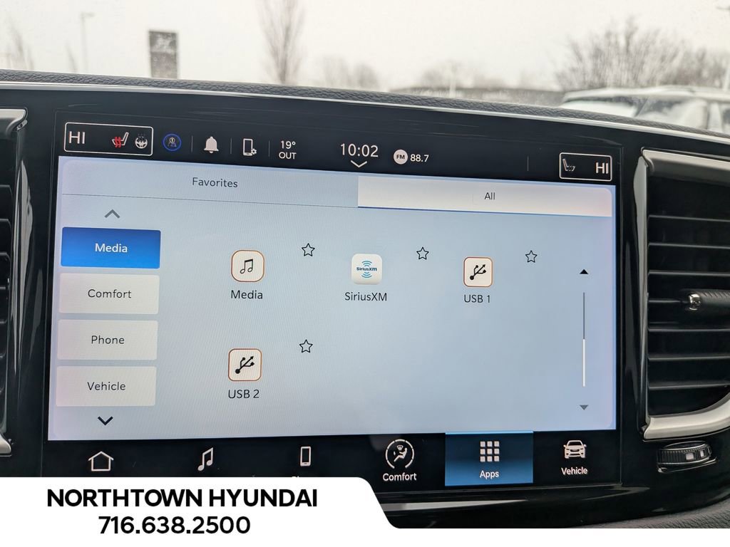 Used 2024 Chrysler Pacifica Touring-L image 24