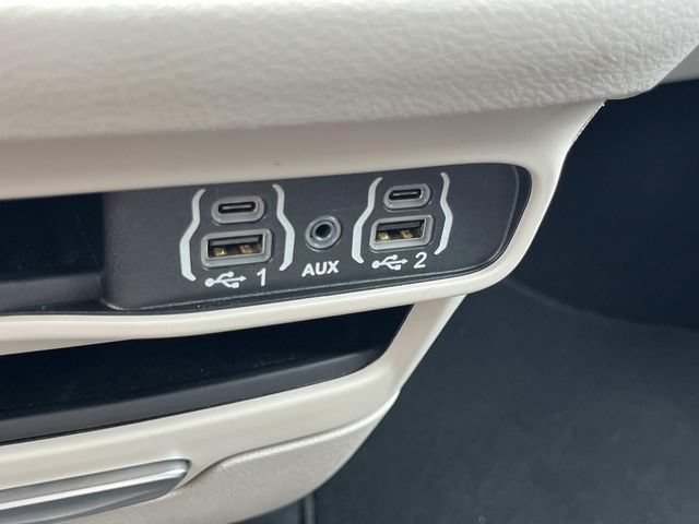 Used 2024 Chrysler Pacifica Touring-L FWD image 35