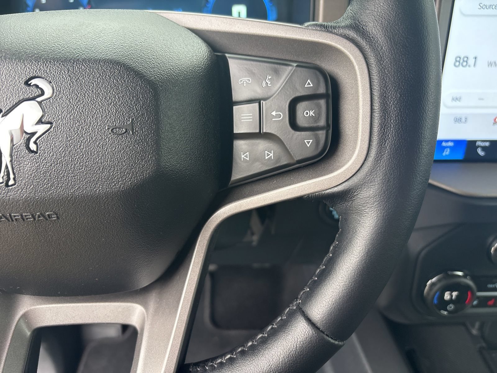 Used 2025 Ford Bronco Outer Banks AWD/4WD image 21