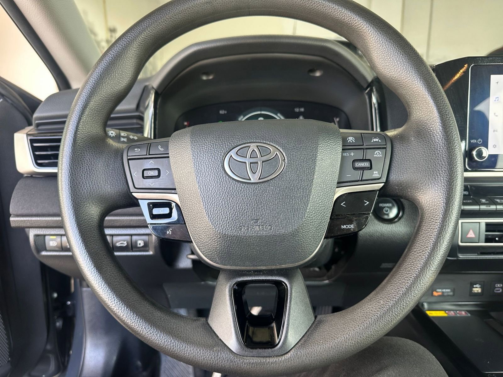 Used 2025 Toyota Camry LE image 27