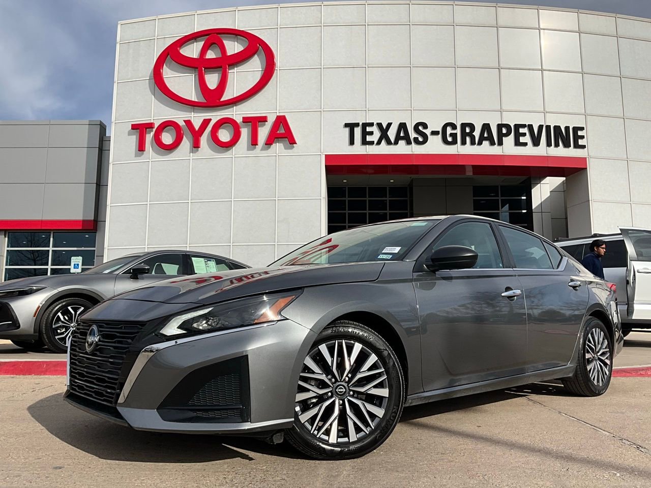 Used 2025 Nissan Altima 2.5 SV image 2