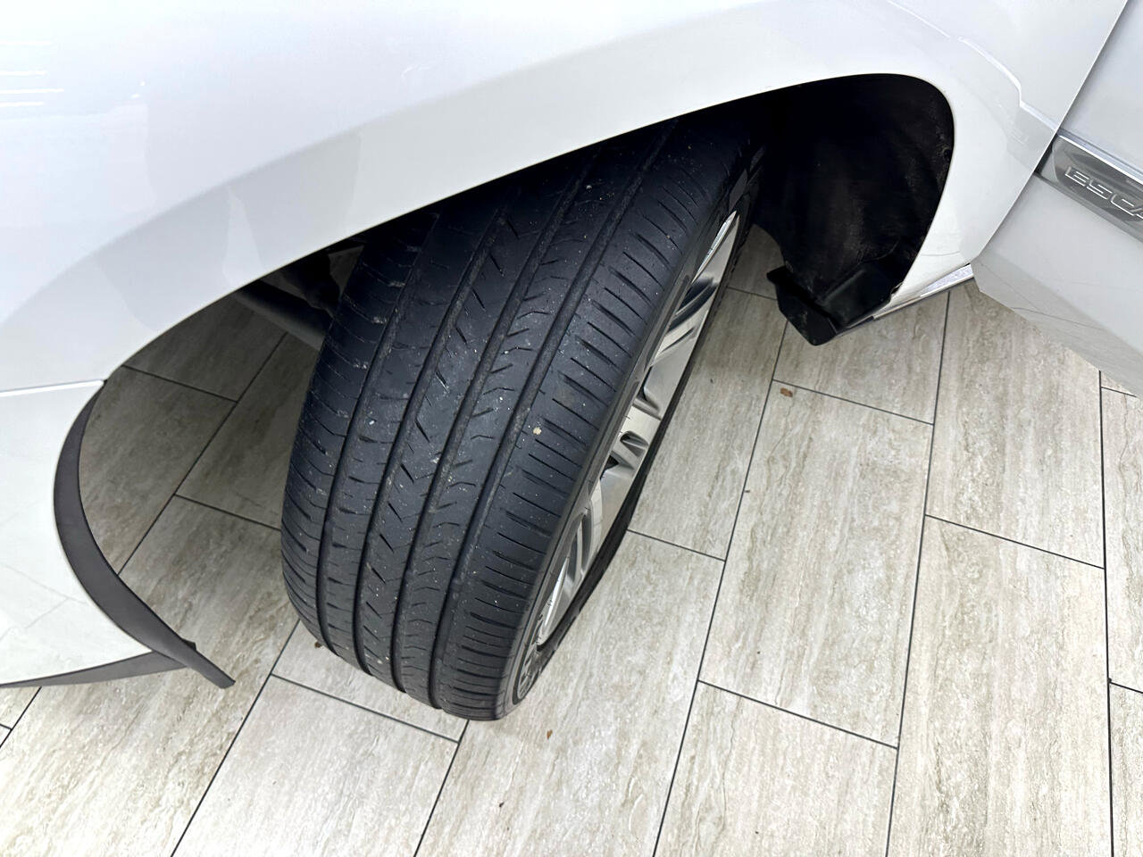 Used 2018 Cadillac Escalade Premium Luxury image 53