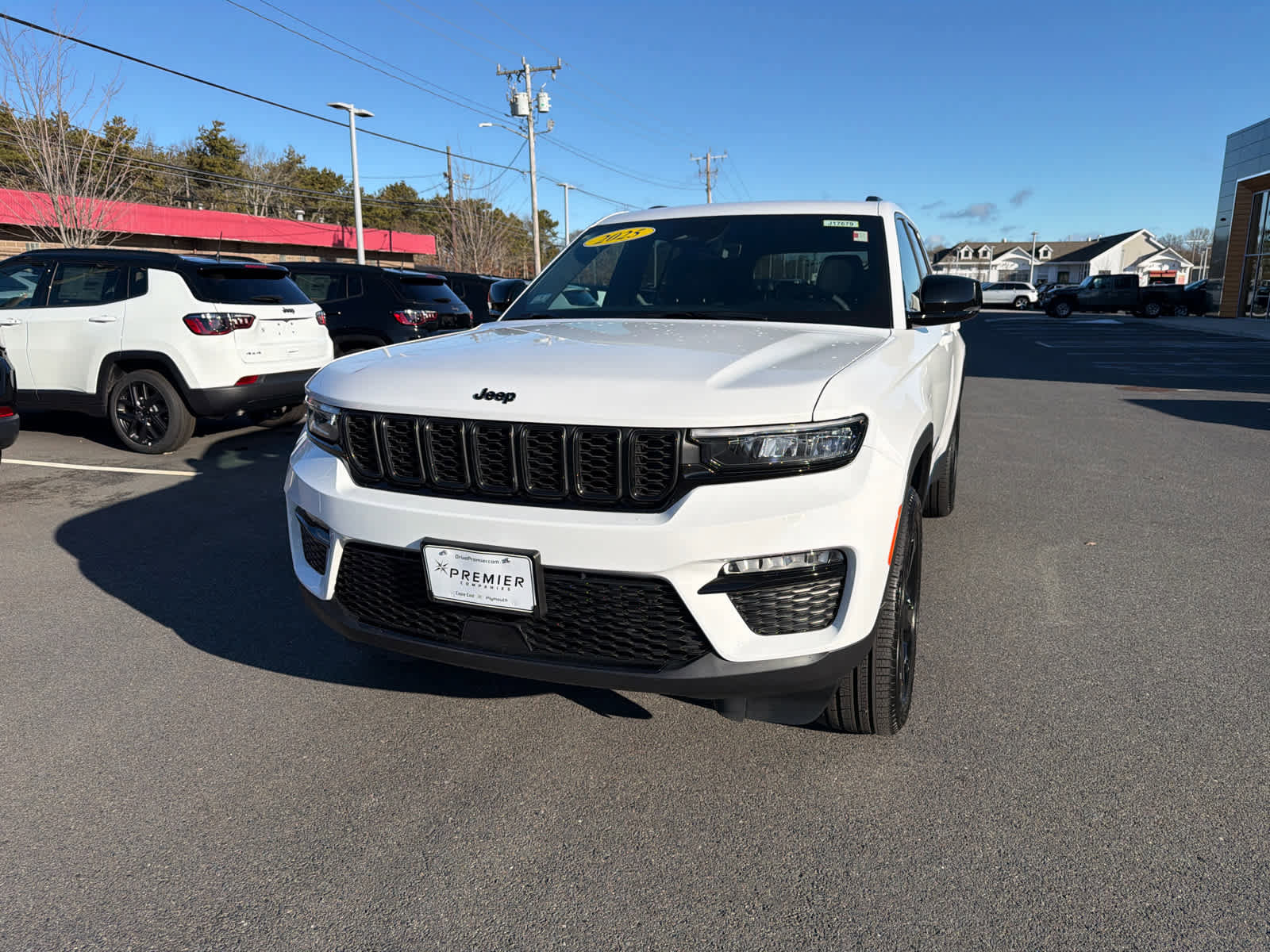 Used 2025 Jeep Grand Cherokee Limited w/ Black Appearance Package image 17