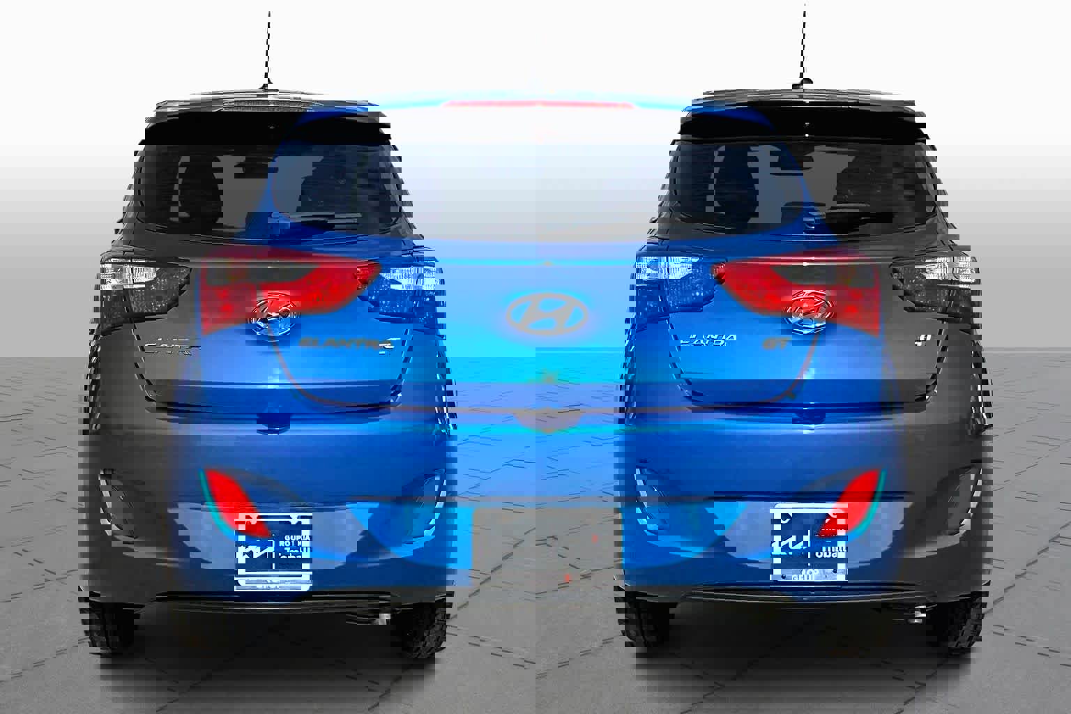 Used 2017 Hyundai Elantra GT image 4