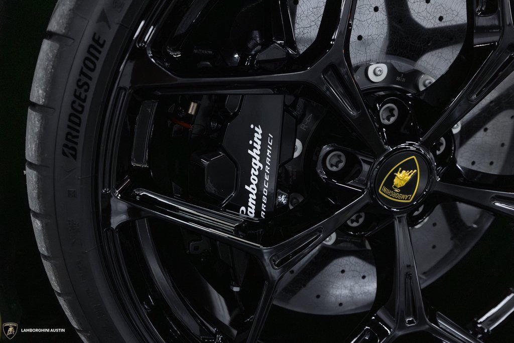 Used 2025 Lamborghini Revuelto image 22