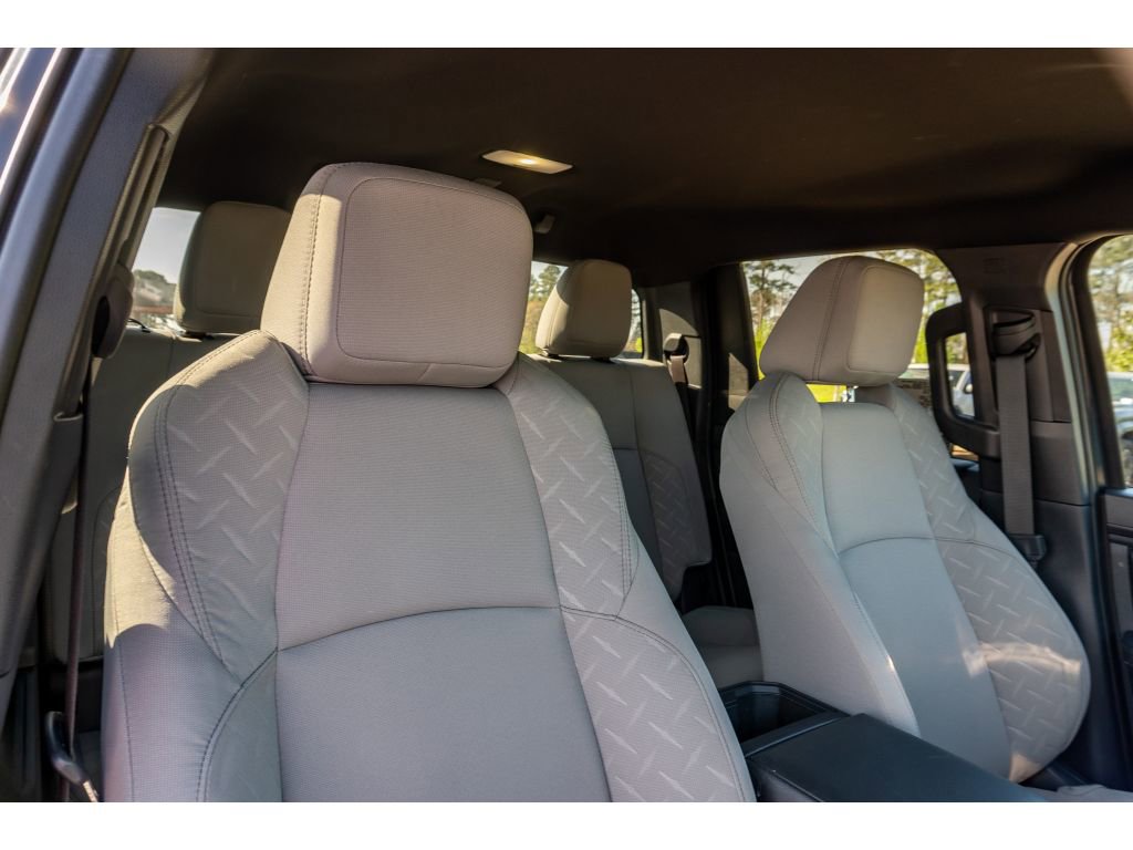 Certified 2025 Toyota Tacoma SR5 AWD/4WD image 16