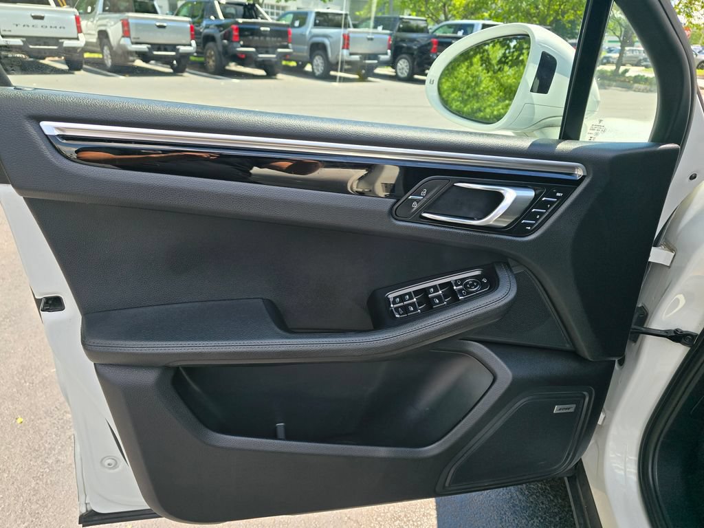 Used 2023 Porsche Macan AWD/4WD image 17