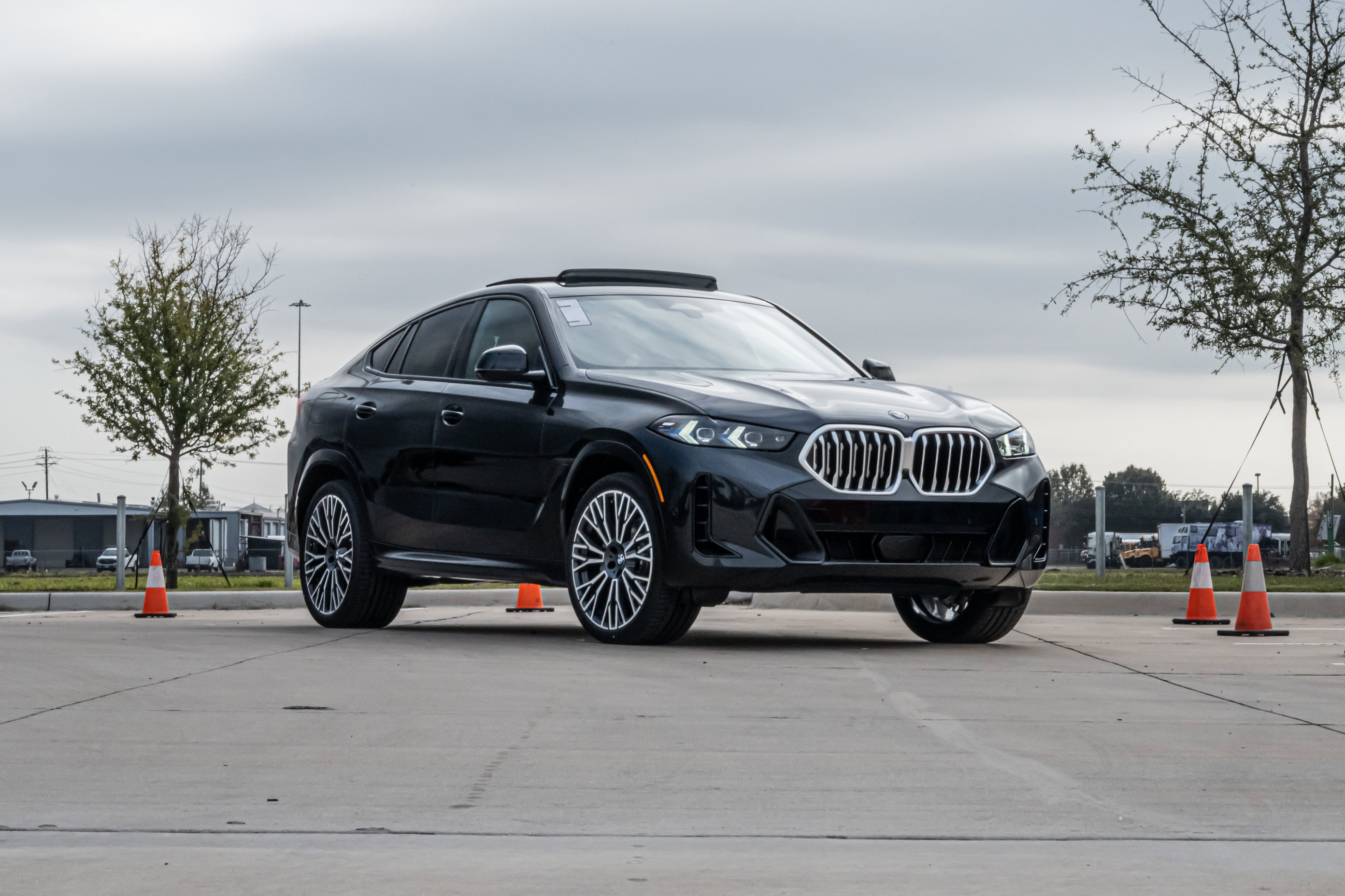 New 2026 BMW X6 xDrive40i w/ Premium Package image 2