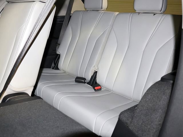 Used 2023 Acura MDX SH-AWD w/ Advance Package image 14