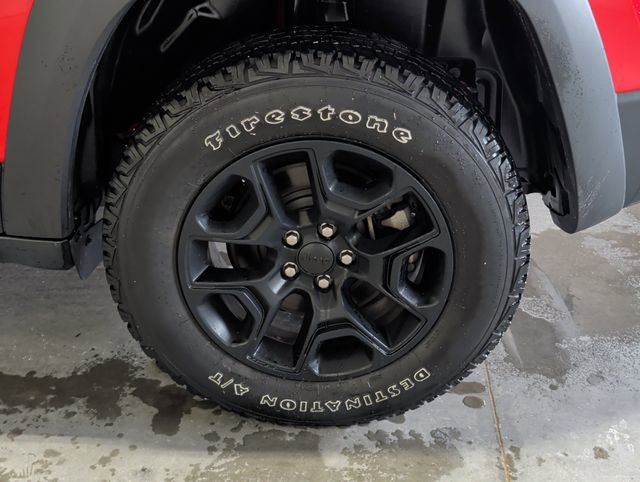 Used 2021 Jeep Cherokee Trailhawk w/ Sun, Sound & Nav Group image 40