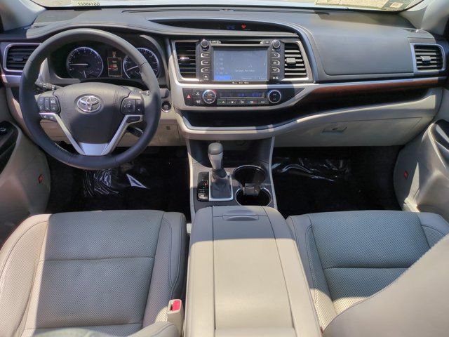 Used 2016 Toyota Highlander Limited Platinum FWD image 26