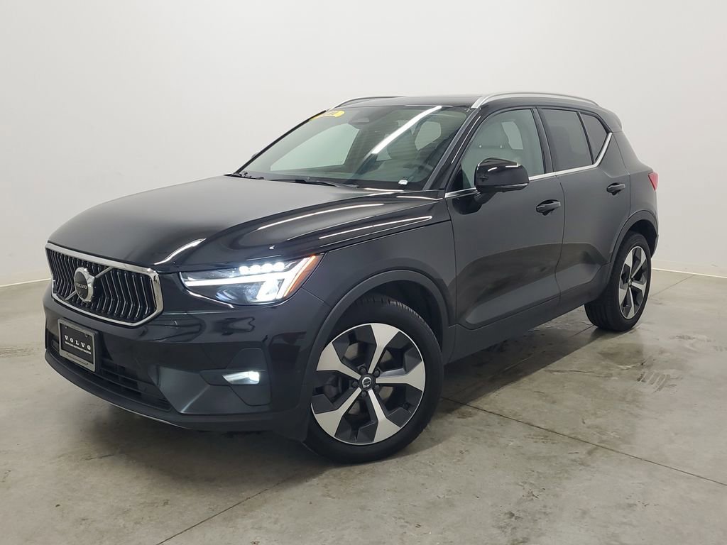 New 2025 Volvo XC40 B5 Plus AWD/4WD image 34