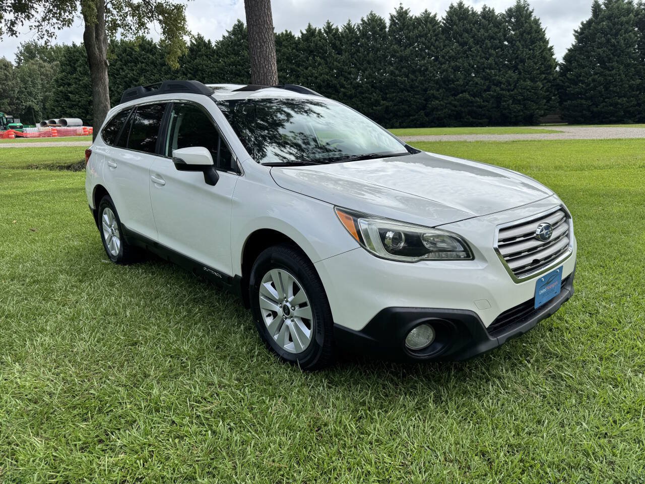 Used 2015 Subaru Outback 2.5i Premium AWD/4WD image 2