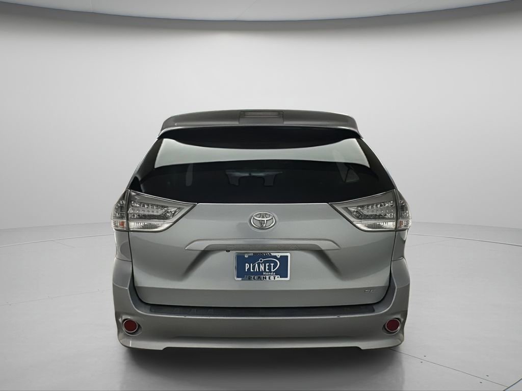Used 2015 Toyota Sienna SE FWD image 4