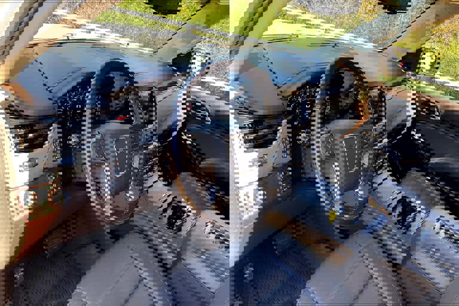 Used 2019 GMC Yukon Denali w/ Open Road Package image 17