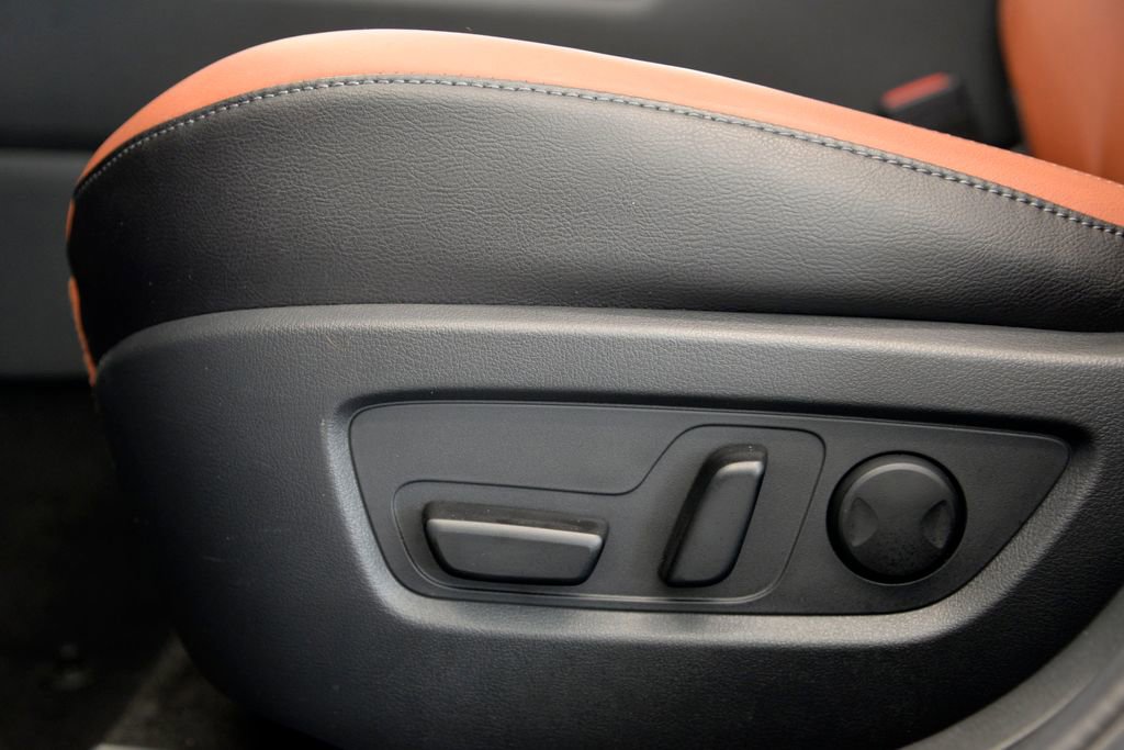 Used 2025 MAZDA CX-50 Meridian Edition w/ Weather Package image 16