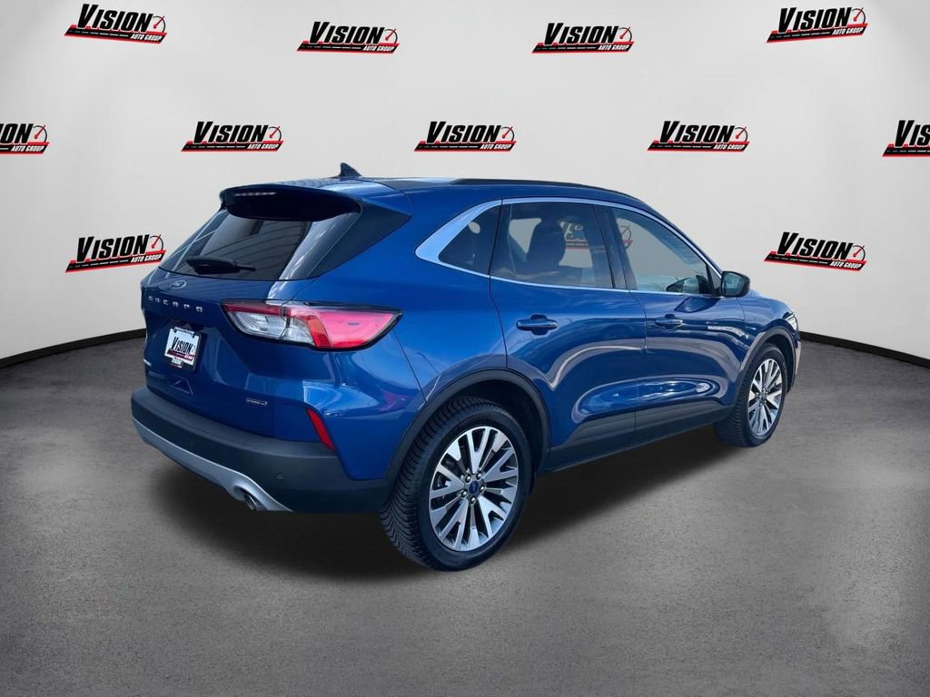 Used 2022 Ford Escape Titanium image 5