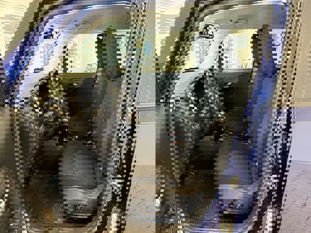 Used 2016 Jeep Renegade Latitude w/ Popular Equipment Group image 17