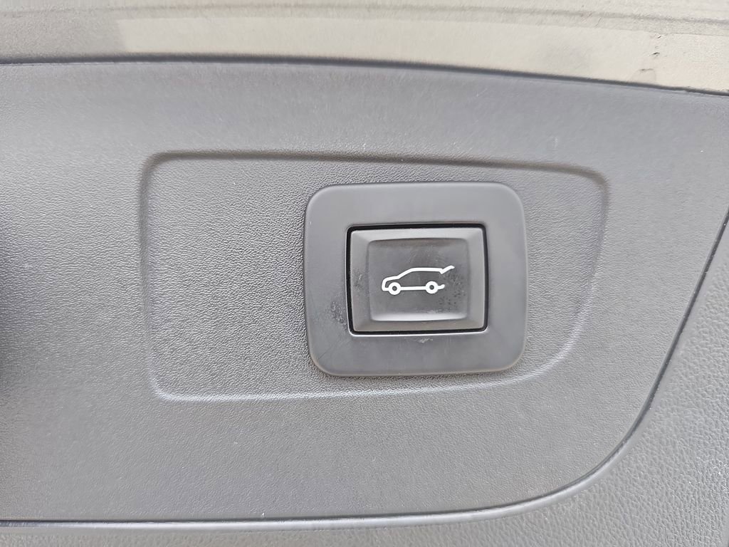 Used 2019 Buick Regal Essence w/ Driver Confidence Package I image 13